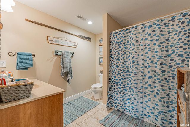 912 MAPLE GROVE Lane, Williamsville, IL 62693