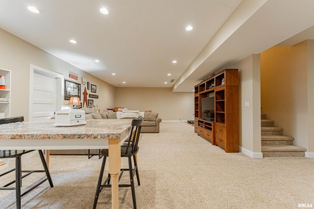 912 MAPLE GROVE Lane, Williamsville, IL 62693