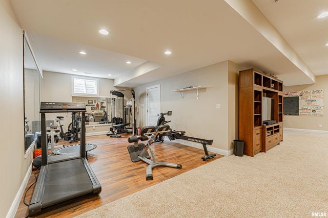 912 MAPLE GROVE Lane, Williamsville, IL 62693