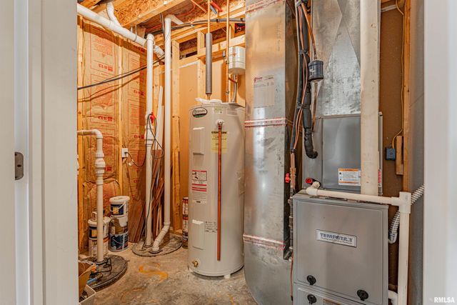 912 MAPLE GROVE Lane, Williamsville, IL 62693