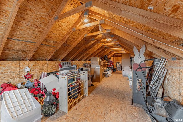 912 MAPLE GROVE Lane, Williamsville, IL 62693