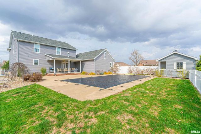 912 MAPLE GROVE Lane, Williamsville, IL 62693