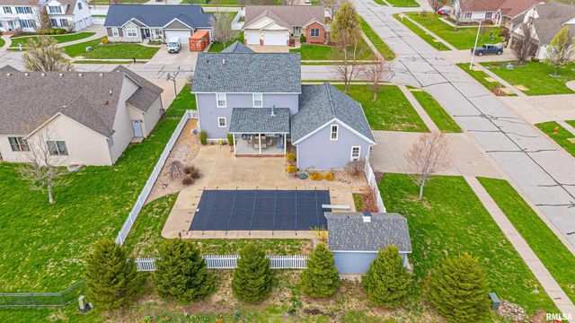 912 MAPLE GROVE Lane, Williamsville, IL 62693