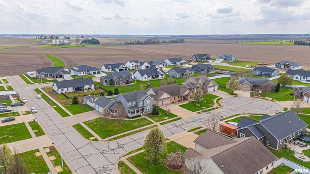 912 MAPLE GROVE Lane, Williamsville, IL 62693