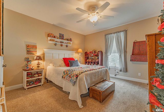 912 MAPLE GROVE Lane, Williamsville, IL 62693