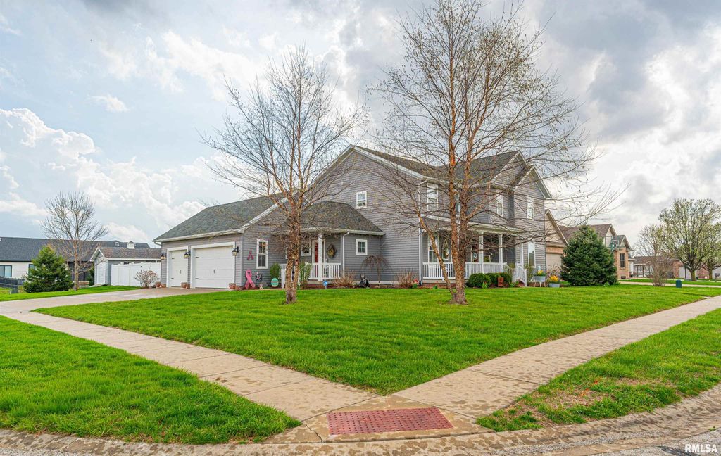 912 MAPLE GROVE Lane, Williamsville, IL 62693