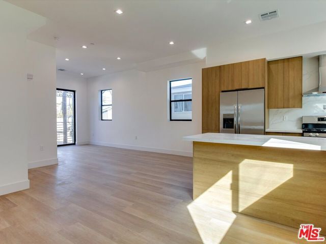 2817 S Redondo Boulevard, Los Angeles, CA 90016