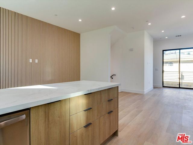 2817 S Redondo Boulevard, Los Angeles, CA 90016