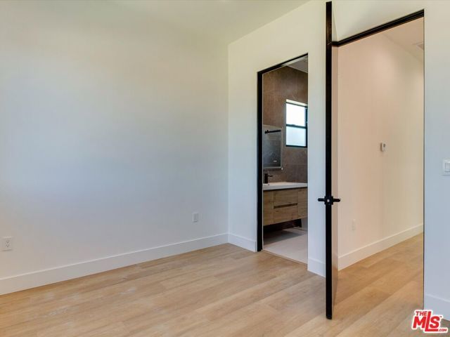 2817 S Redondo Boulevard, Los Angeles, CA 90016