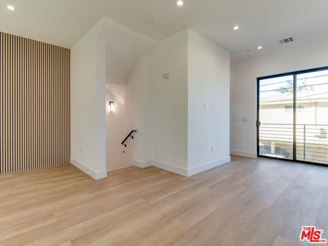 2817 S Redondo Boulevard, Los Angeles, CA 90016
