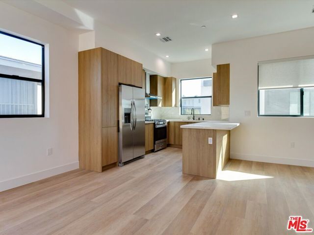 2817 S Redondo Boulevard, Los Angeles, CA 90016