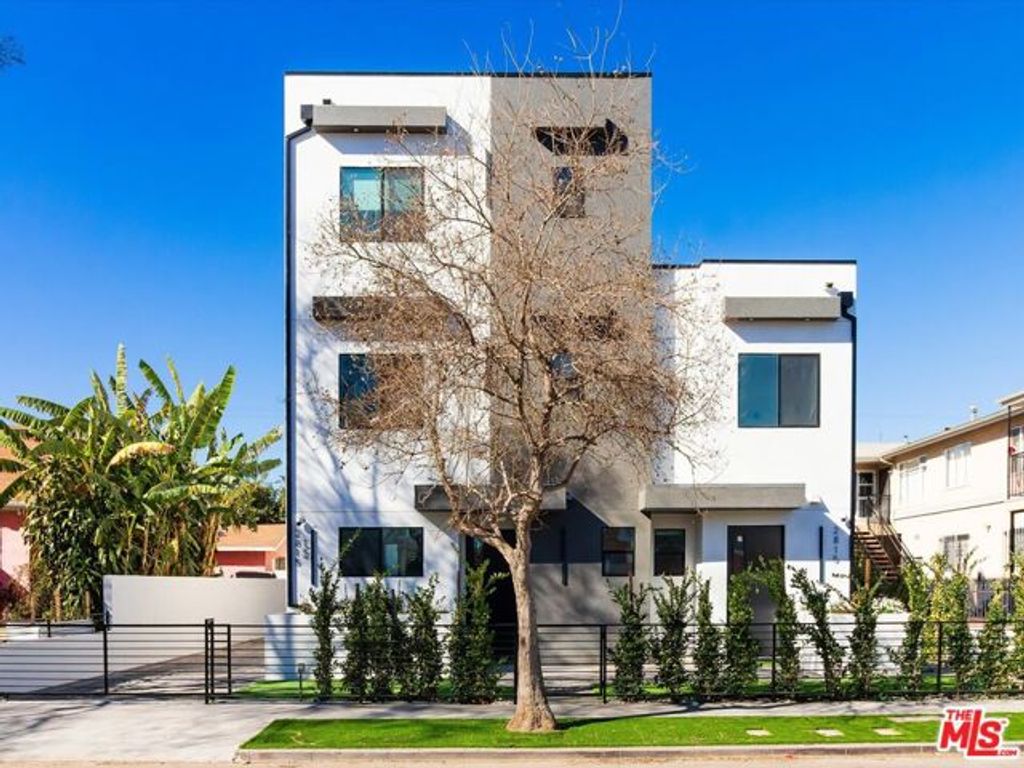 2817 S Redondo Boulevard, Los Angeles, CA 90016