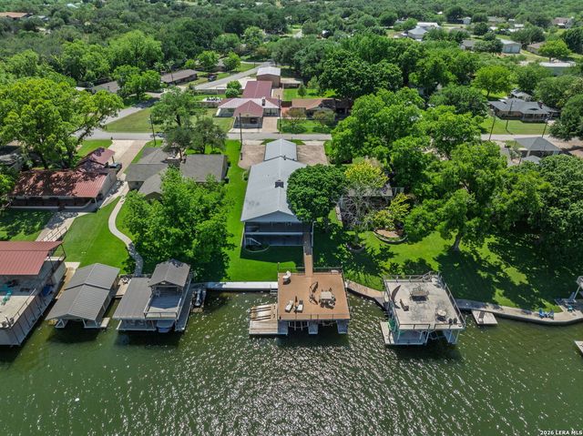 208 Riverside Dr, Kingsland, TX 78639