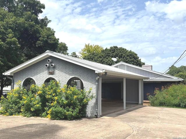 208 Riverside Dr, Kingsland, TX 78639