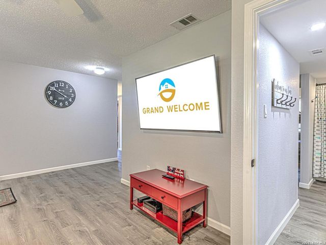 208 Riverside Dr, Kingsland, TX 78639
