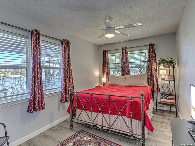 208 Riverside Dr, Kingsland, TX 78639