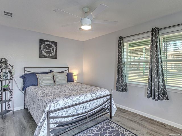 208 Riverside Dr, Kingsland, TX 78639