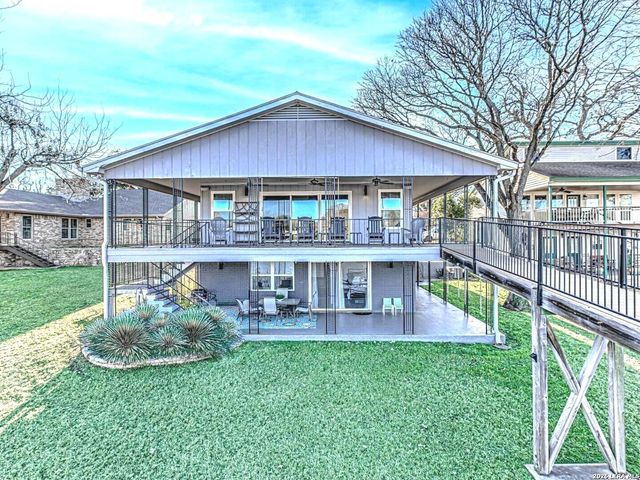 208 Riverside Dr, Kingsland, TX 78639