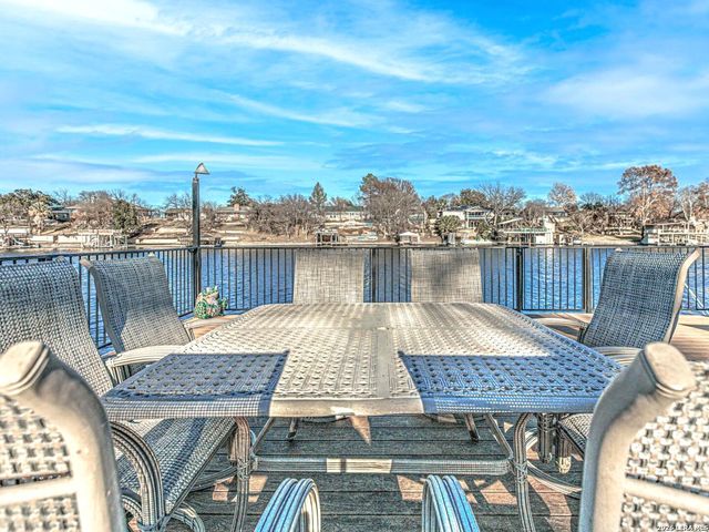 208 Riverside Dr, Kingsland, TX 78639