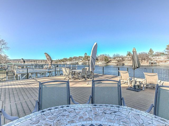 208 Riverside Dr, Kingsland, TX 78639