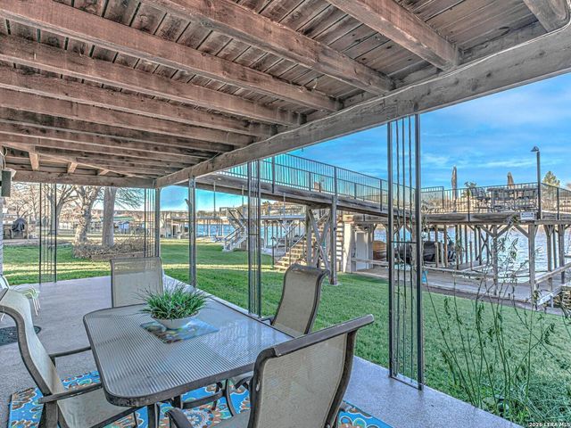 208 Riverside Dr, Kingsland, TX 78639