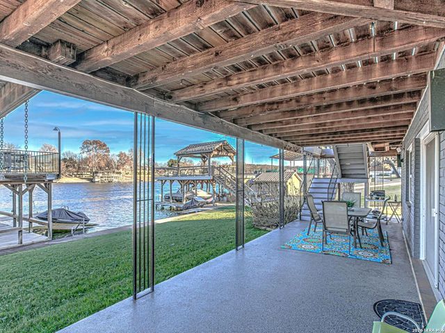 208 Riverside Dr, Kingsland, TX 78639