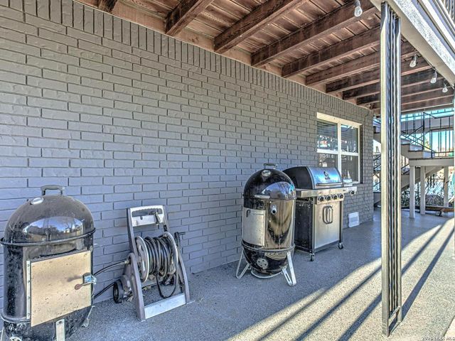 208 Riverside Dr, Kingsland, TX 78639