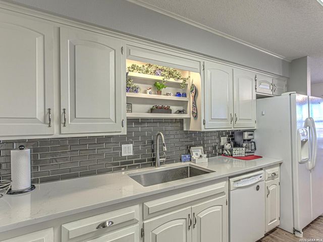 208 Riverside Dr, Kingsland, TX 78639