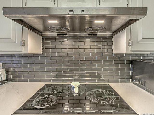 208 Riverside Dr, Kingsland, TX 78639