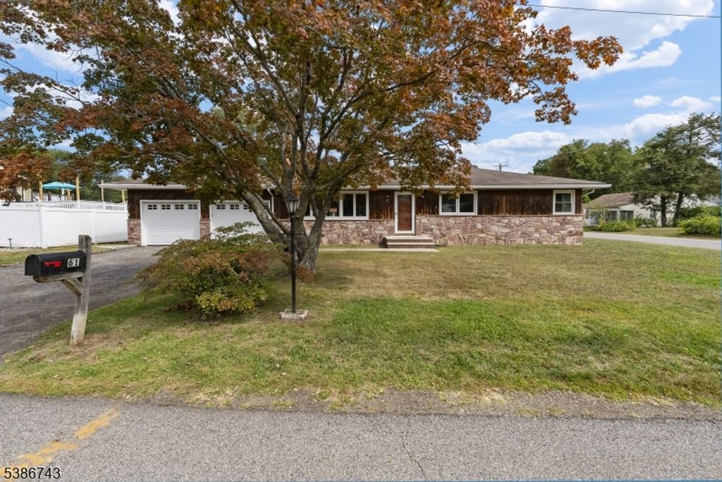 61 Greenbrook Dr, West Milford Twp., NJ 07480