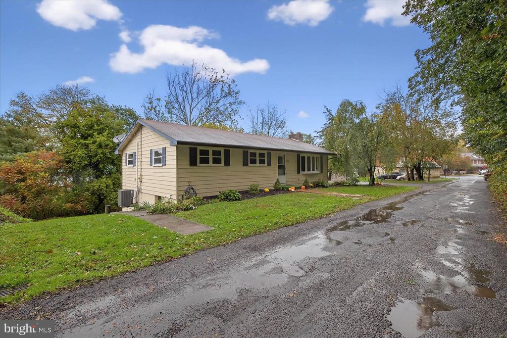110 GARFIELD RD, Bernville, PA 19506