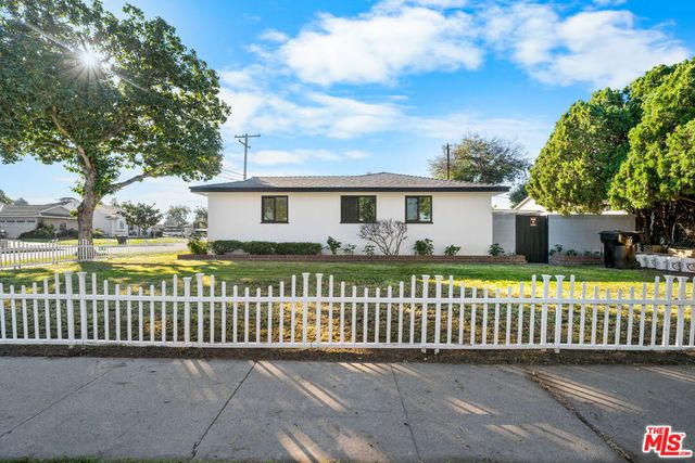 801 S Courtney Avenue, Fullerton, CA 92833