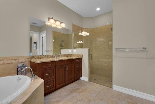 7461 Moorgate Point WAY, Naples, FL 34113