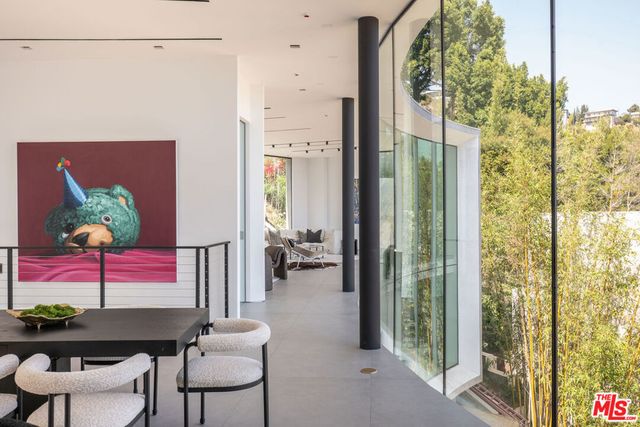 9277 Thrush Way, Los Angeles, CA 90069