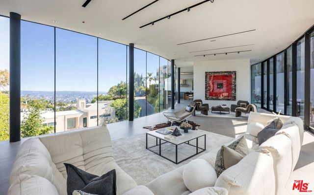 9277 Thrush Way, Los Angeles, CA 90069