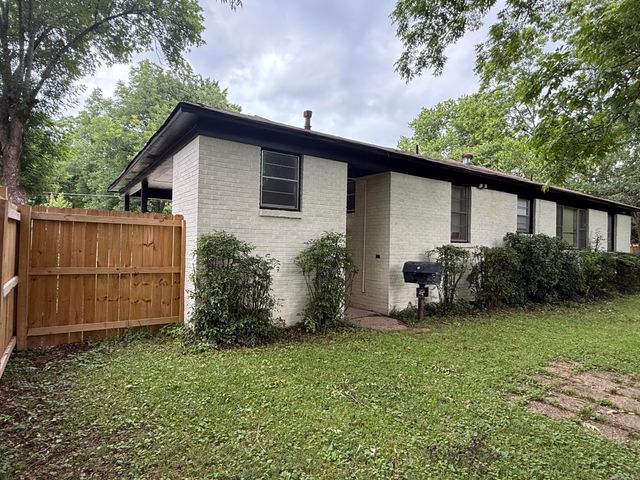1300 W 43rd Street, North Little Rock, AR 72118