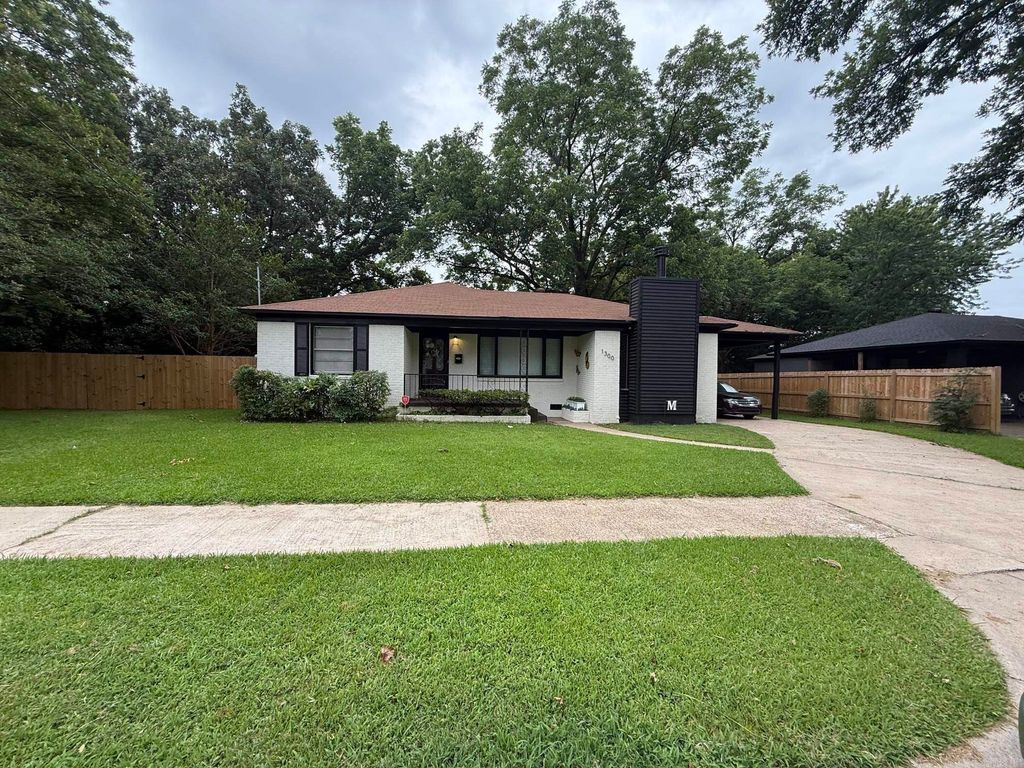 1300 W 43rd Street, North Little Rock, AR 72118