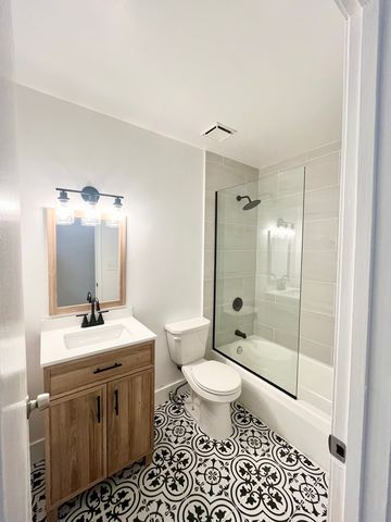 2258 S Sacramento Avenue 2B, Chicago, IL 60623