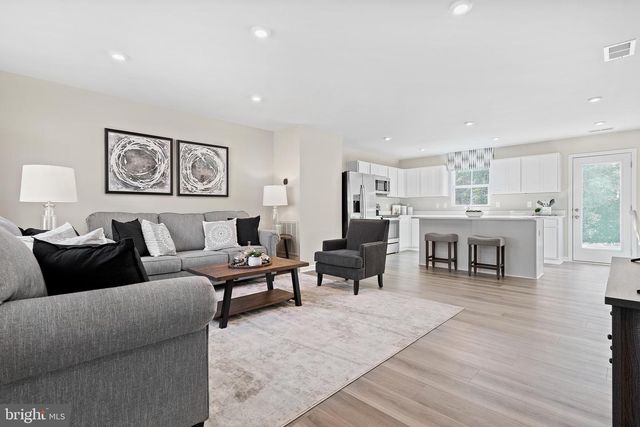 1752C MUTUAL DR, Inwood, WV 25428