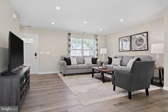 1752C MUTUAL DR, Inwood, WV 25428