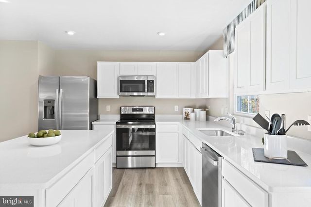 1752C MUTUAL DR, Inwood, WV 25428