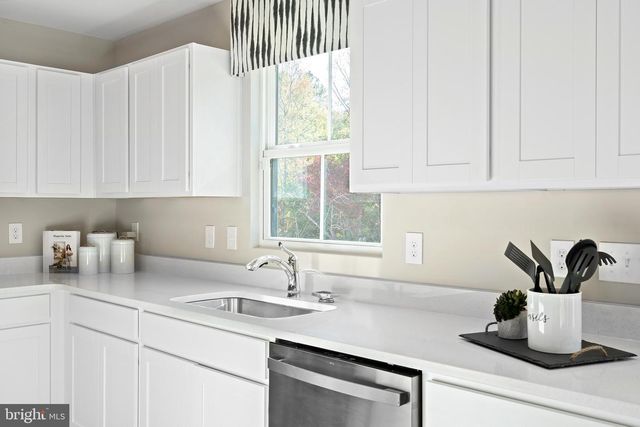 1752C MUTUAL DR, Inwood, WV 25428