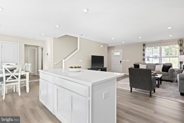 1752C MUTUAL DR, Inwood, WV 25428