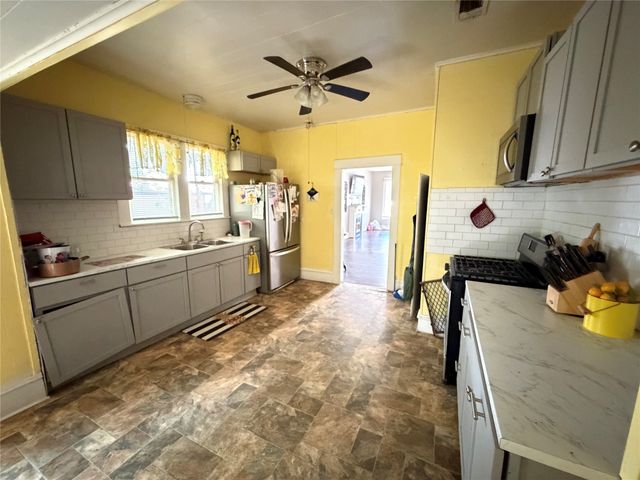 803 W Lone Star Avenue, Cleburne, TX 76033