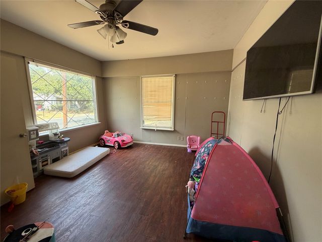 803 W Lone Star Avenue, Cleburne, TX 76033