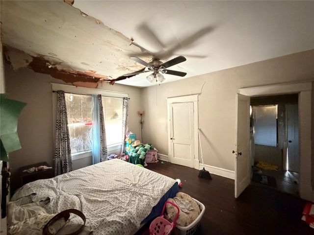 803 W Lone Star Avenue, Cleburne, TX 76033