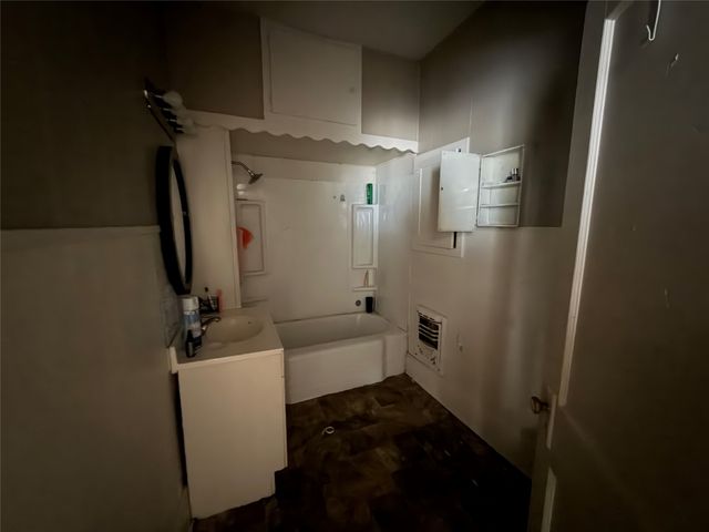 803 W Lone Star Avenue, Cleburne, TX 76033