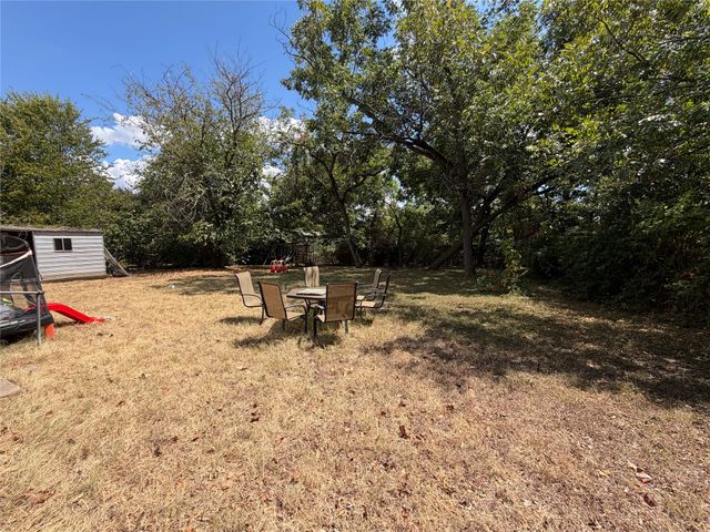 803 W Lone Star Avenue, Cleburne, TX 76033