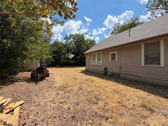 803 W Lone Star Avenue, Cleburne, TX 76033