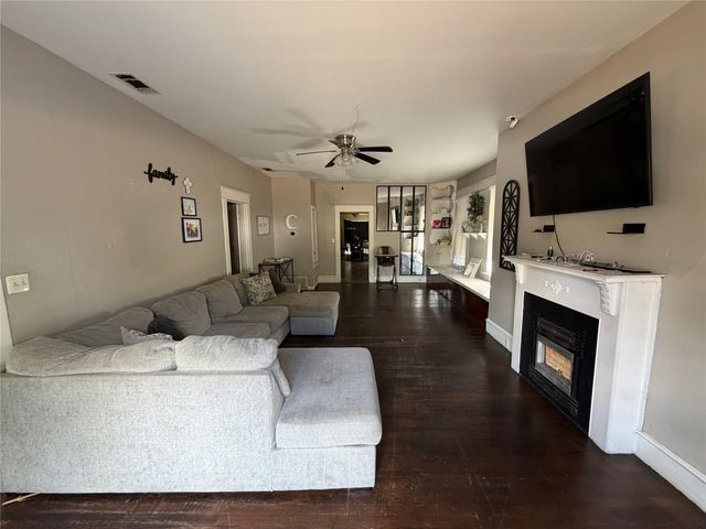 803 W Lone Star Avenue, Cleburne, TX 76033